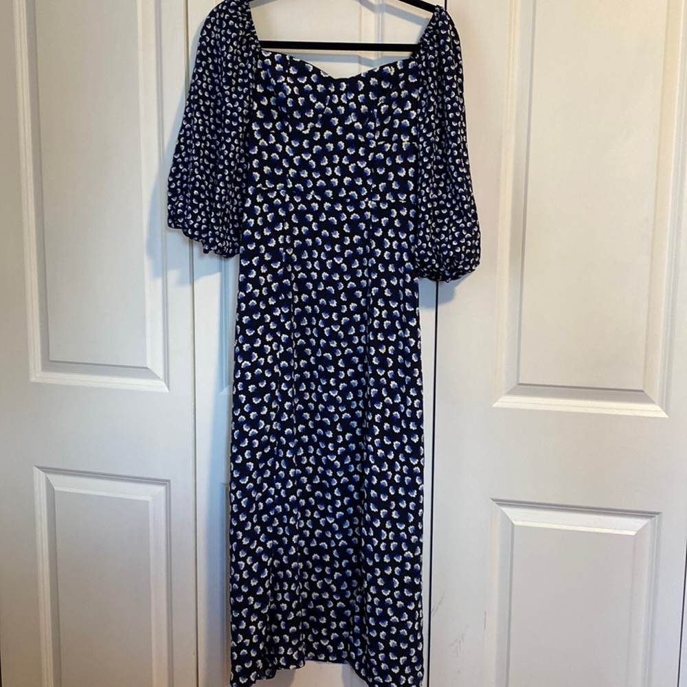 Sweetheart neckline fitted midi dress, navy floral
